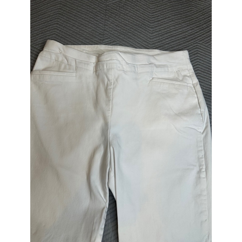 Chicos White Pull On Ankle Pants Straight Leg Side Vent Size 0.5 US 6 - Picture 3 of 10